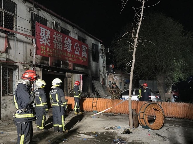 Vụ cháy xảy ra vào lúc 6h15' (Bắc Kinh) tối 18-11.  Ảnh: Tân Hoa