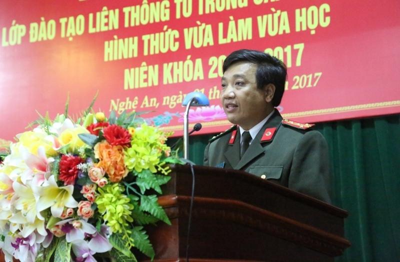 Đại tá Hồ Văn Tứ, Phó Giám đốc Công an tỉnh Nghệ An yêu cầu các đồng chí học viên sau khi về đơn vị công tác cần vận dụng kiến thức đã được học một cách sáng tạo trong thực tiễn công tác và chiến đấu