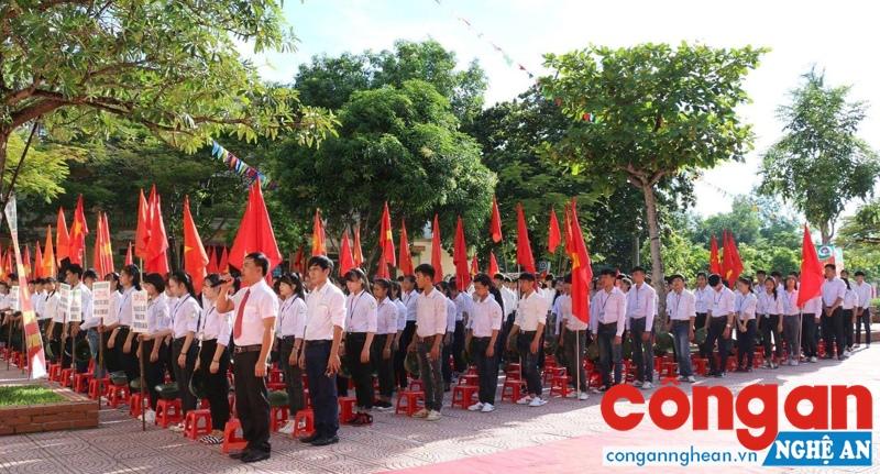 Lễ chào cờ tại Trường THPT Nguyễn Cảnh Chân, huyện Thanh Chương