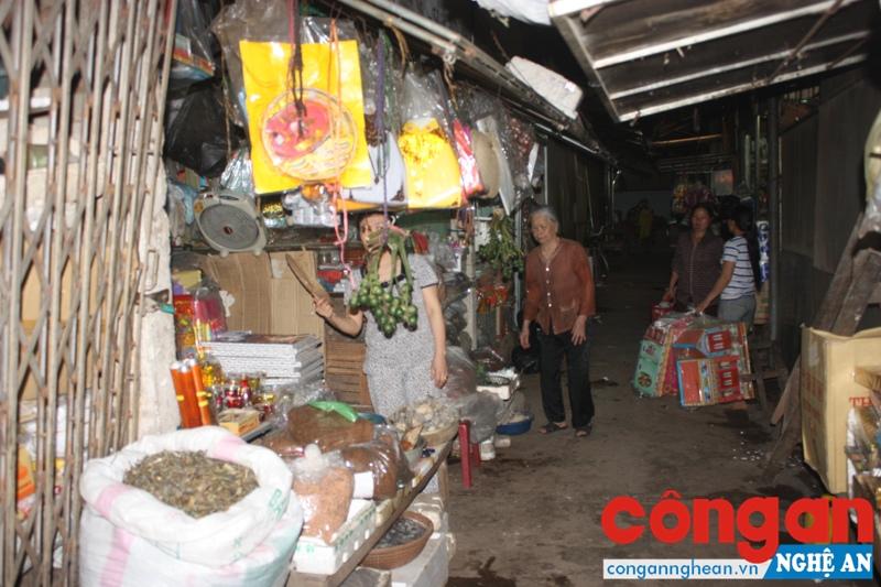 Các tiểu thương kinh doanh tại chợ Hiếu, phường Hòa Hiếu, TX Thái Hòa