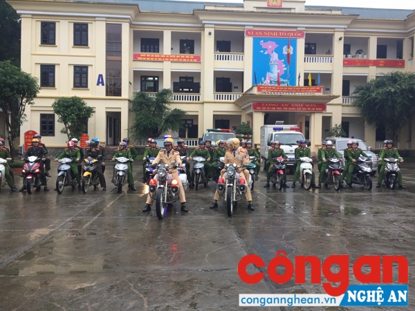 Công an huyện Anh Sơn tổ chức diễu hành biểu dương lực lượng thực hiện hiệu quả đợt ra quân bảo đảm ANTT dịp trước, trong và sau Tết 2018