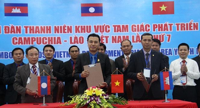 Các đại biểu tham dự Diễn đàn thanh niên Khu vực Tam giác phát triển Campuchia - Lào - Việt Nam (CLV) lần thứ 7 năm 2017