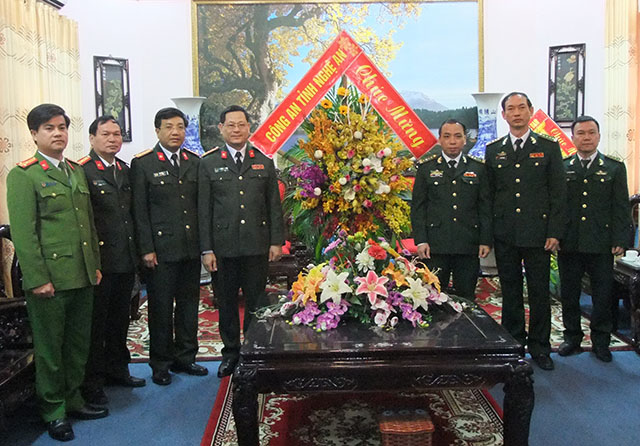 CANA tặng hoa chúc mừng Bộ chỉ huy Bộ đội Biên phòng tỉnh Nghệ An