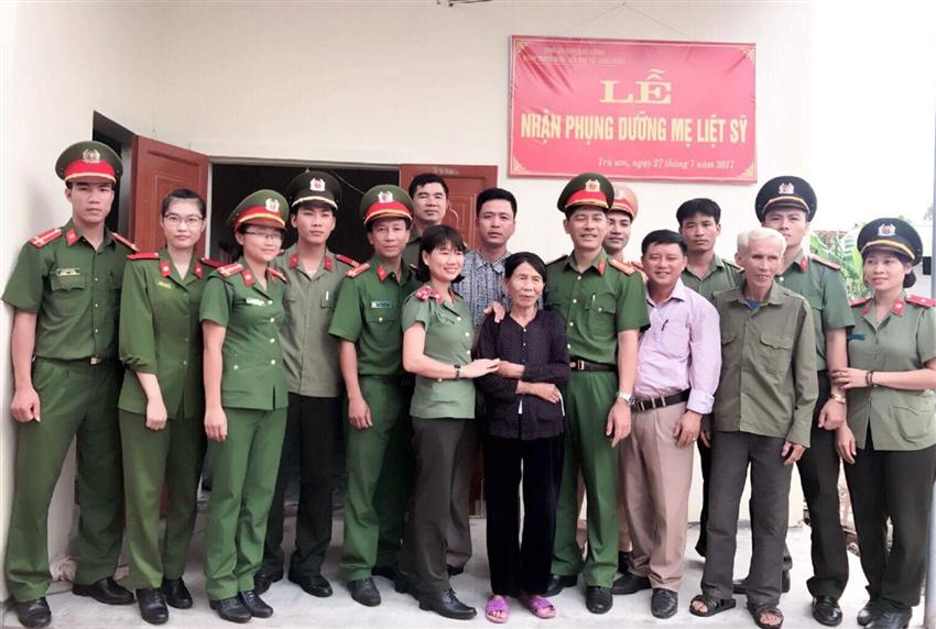 Chi đoàn Công an huyện Đô Lương luôn đẩy mạnh các hoạt động thiện nguyện,                         hướng về cộng đồng