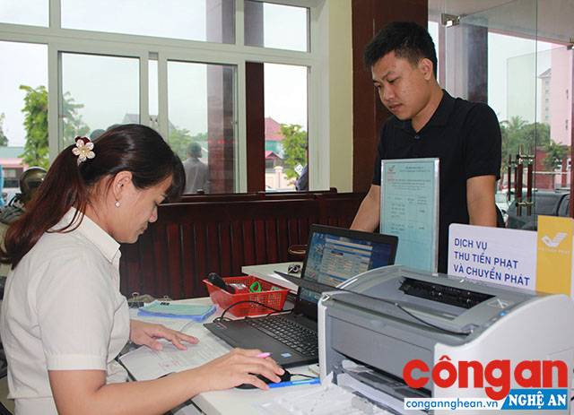 Phối hợp với Bưu điện tỉnh trong việc chuyển phát giấy tờ đến người dân tiếp tục được duy trì và đạt kết quả cao