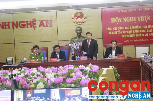 Chủ tịch UBND tỉnh Nguyễn Xuân Đường ghi nhận và đánh giá cao sự vào cuộc của các cấp, ngành trong năm 2017 và tập trung thực hiện hiệu quả trong năm 2018