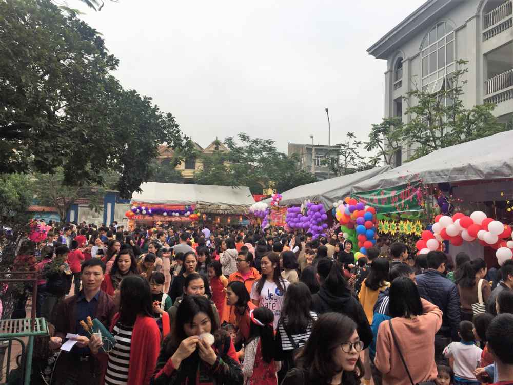 Lễ hội ẩm thực tại Trường thực hành sư phạm Đại học Vinh thu hút hàng ngàn phụ huynh học sinh