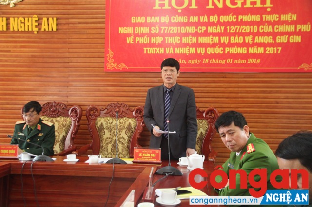 Đồng chí Lê Xuân Đại - Ủy viên BTV Tỉnh ủy, Phó chủ tịch thường trực UBND Tỉnh Nghệ An đóng góp ý kiến tham luận 