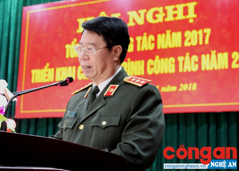 Đồng chí Thượng tướng Bùi Văn Nam, Uỷ viên TW Đảng, Thứ trưởng Bộ Công an biểu dương đánh giá cao kết quả mà Cảnh sát PC&CC tỉnh Nghệ An đạt được trong năm 2017.