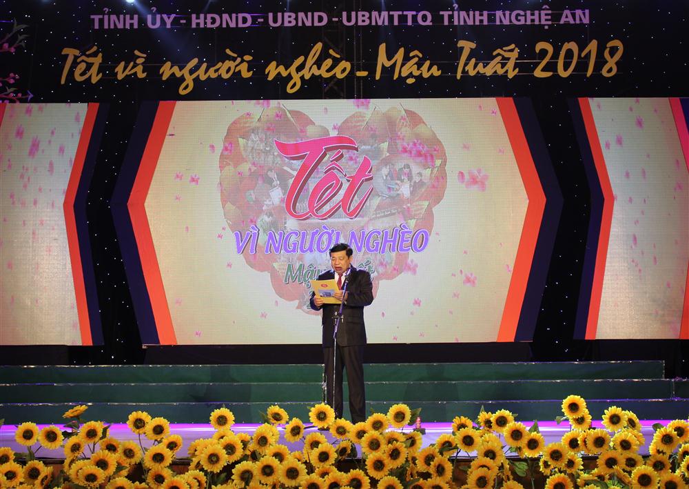 Chủ tịch UBND tỉnh Nguyễn Xuân Đường đã phát động hưởng ứng Thư kêu gọi của Bí thư Tỉnh uỷ Nguyễn Đắc Vinh về việc ủng hộ “Tết vì người nghèo – Mậu Tuất 2018”