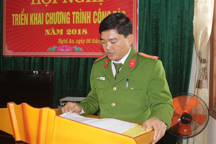 Trung tá Trần Minh Sơn, Phó trưởng phòng báo cáo nội dung, kết quả Hội nghị Công an toàn quốc lần thứ 73 và dự thảo chương trình công tác năm 2018