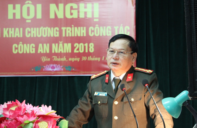 Đại tá Nguyễn Đình Dung - Phó Giám đốc Công an tỉnh dự và phát biểu tại Hội nghị