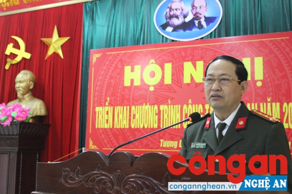 Đại tá Nguyễn Tiến Dần- Phó Giám đốc Công an tỉnh phát biểu tại hội nghị