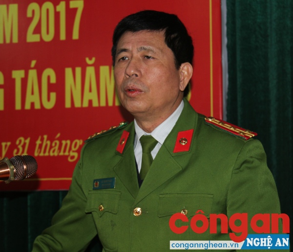 2.	Đồng chí Đại tá Lê Quốc Báo, Phó Giám đốc Cảnh sát PC & CC tỉnh Nghệ An đánh giá cao kết quả mà đơn vị đạt được trong năm qua