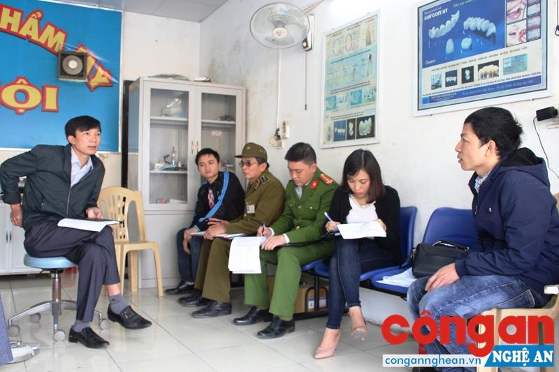 Đoàn kiểm tra tại Phòng khám nha khoa thẩm mỹ Hà Nội do anh Nguyễn Hữu Tăng đứng chủ 
