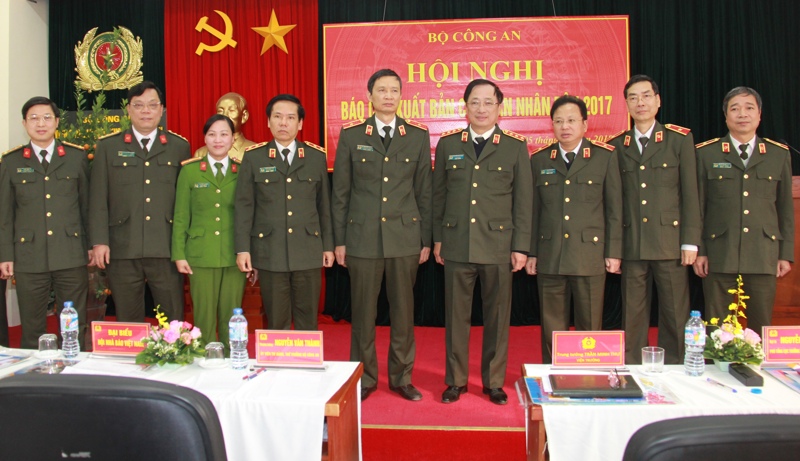 Thứ trưởng Nguyễn Văn Thành với các đại biểu dự Hội nghị