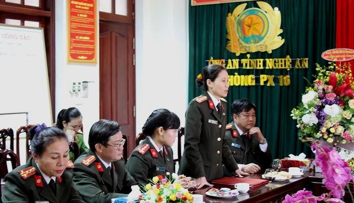Trung tá Nguyễn Việt Hà, Chủ tịch HPN Công an Nghệ An cám ơn lời chúc của lãnh đạo Công an tỉnh và hứa sẽ cùng cán bộ hội viên HPN ra sức thi đua, phấn đấu hoàn thành xuất sắc nhiệm vụ được giao