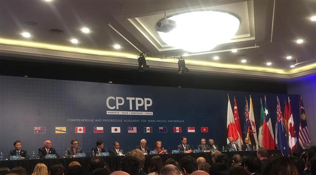 Bộ trưởng phụ trách Kinh tế của 11 nước, gồm Australia, Brunei, Canada, Chile, Nhật Bản, Malaysia, Mexico, New Zealand, Peru, Singapore và Việt Nam tại lễ ký kết chính thức CPTPP. Ảnh: VGP