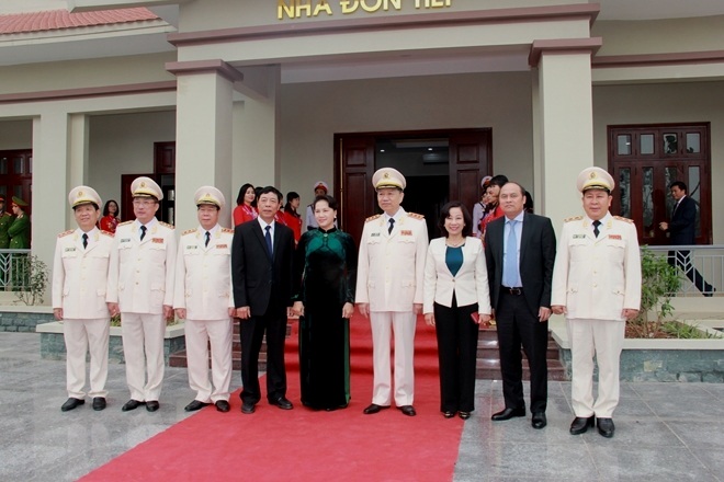 Chủ tịch Quốc hội Nguyễn Thị Kim Ngân với lãnh đạo Bộ Công an