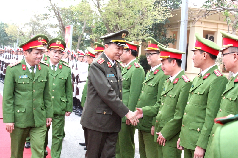 Đồng chí Thượng tướng, GS.TS Tô Lâm, Ủy viên Bộ Chính trị, Bộ trưởng Bộ công an thăm và làm việc tại Cảnh sát PC&CC Nghệ An.