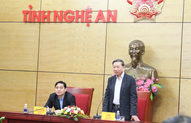 Đồng chí Thượng tướng, GS.TS Tô Lâm, Ủy viên Bộ Chính trị, Bộ trưởng Bộ Công an phát biểu tại buổi làm việc với tỉnh Nghệ An.