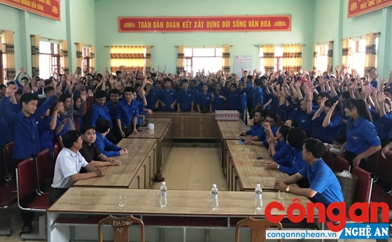 Buổi sinh hoạt toàn Đoàn tại xã Đồng Văn, huyện Tân Kỳ - Ảnh: Hưng Phú