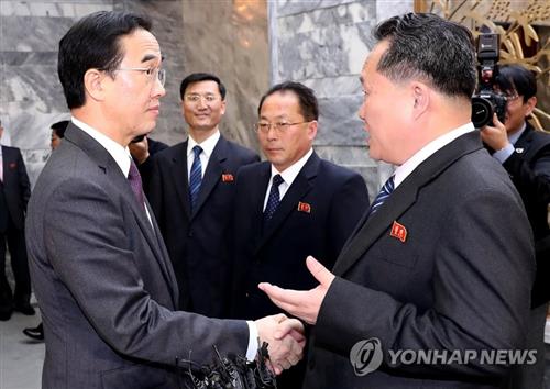 Quan chức ngoại giao Triều Tiên và Hàn Quốc tại cuộc gặp cấp cao ngày 29/3 ở Bàn Môn Điếm
