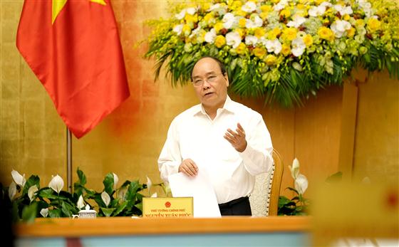 Tại phiên họp Chính phủ thường kỳ tháng 3/2018, Thủ tướng Nguyễn Xuân Phúc chỉ đạo các ngành, địa phương, doanh nghiệp cần tập trung thực hiện thắng lợi các mục tiêu, nhiệm vụ của năm 2018. Ảnh: VGP