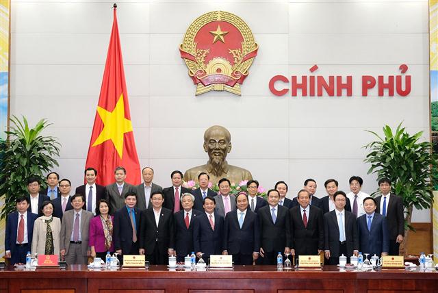 Thủ tướng và các Phó Thủ tướng làm việc với lãnh đạo Ủy ban Trung ương MTTQ Việt Nam. Ảnh: VGP/Quang Hiếu
