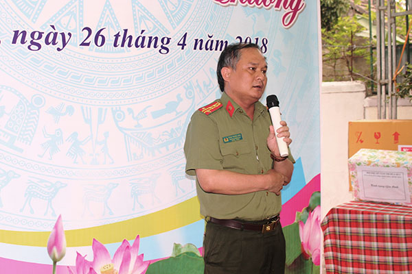 Đại tá Trần Thăng Long, Trưởng phòng Hậu cần - Kỹ thuật phát biểu tại lễ bàn giao