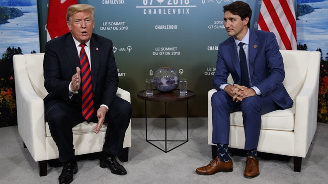 Tổng thống Mỹ Trump gặp Thủ tướng Canada Trudeau tại G7. Ảnh: AP