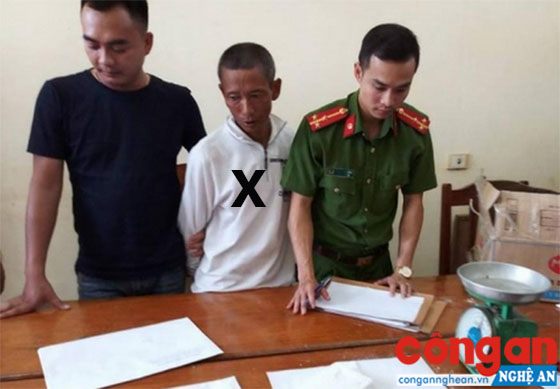 Công an huyện Con Cuông bắt giữ đối tượng (X) trong một vụ án ma túy