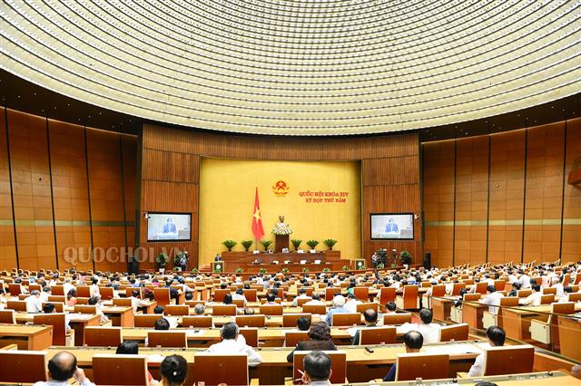 Quốc hội thảo luận tại phiên họp toàn thể tại Hội trường về dự án Luật Chăn nuôi