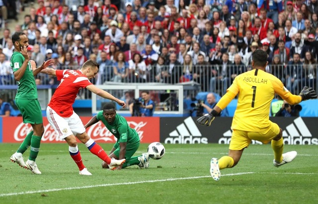 Quân bài dự bị Cheryshev ăn mừng bàn thắng thứ 2 cho tuyển Nga
