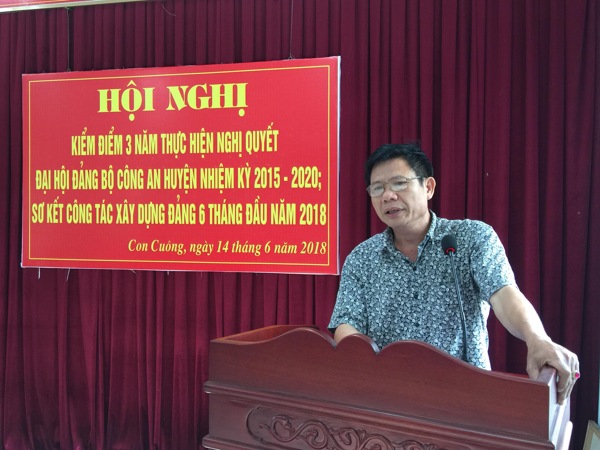 Đồng chí Đinh Văn Chất phát biểu tại hội nghị