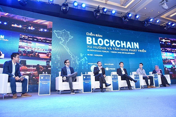 Các diễn giả đã cùng nhau thảo luận về xu hướng và sự phát triển của công nghệ Blockchain. Ảnh: VGP/Thu Cúc