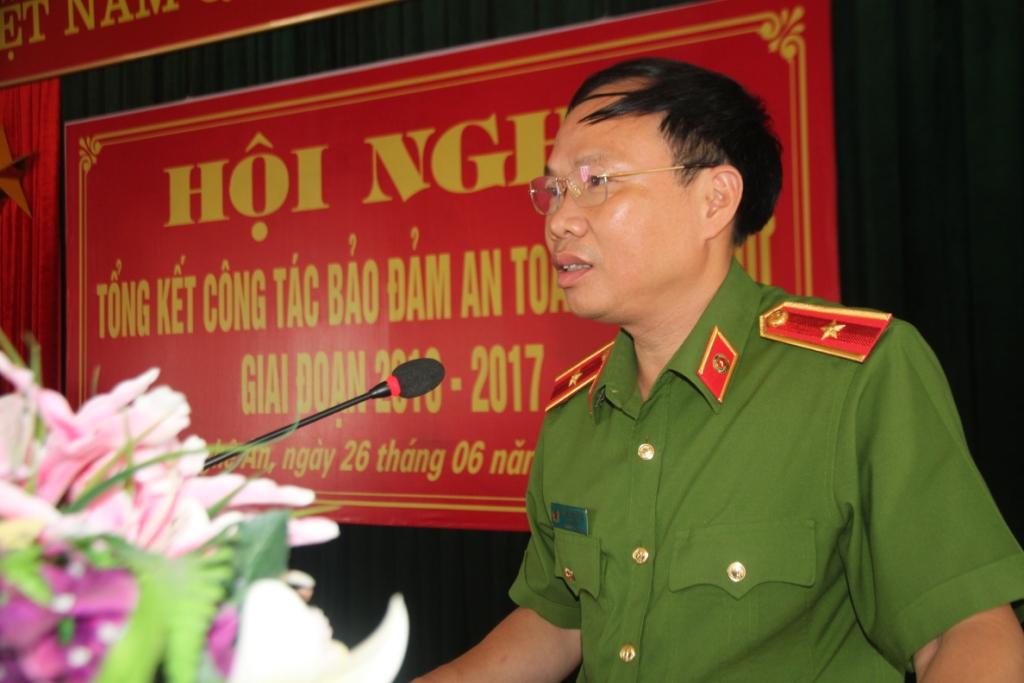 Thiếu tướng Nguyễn Tấn Phục, Cục trưởng Cục Tạm giam, tạm giữ thuộc Tổng cục thi hành án hình sự và hỗ trợ tư pháp Bộ Công an phát biểu chỉ đạo hội nghị