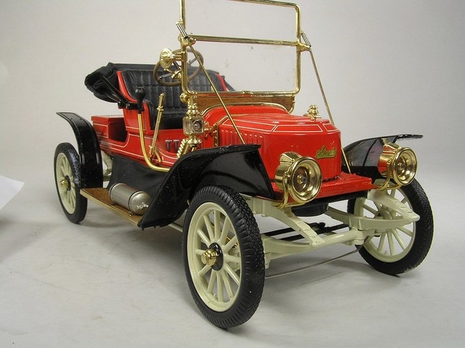 1890 - 1899: Chiếc Stanley Runabout là chiếc xe nhanh nhất thập kỷ này với vận tốc tối đa đạt 56 km/h.