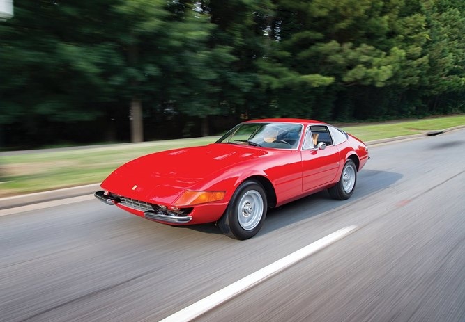1960 - 1969: Không phải Miura, chiếc xe nhanh nhất thuộc về Ferrari với vận tốc tối đa 280 km/h, chiếc Ferrari 365 GTB/4 Daytona.