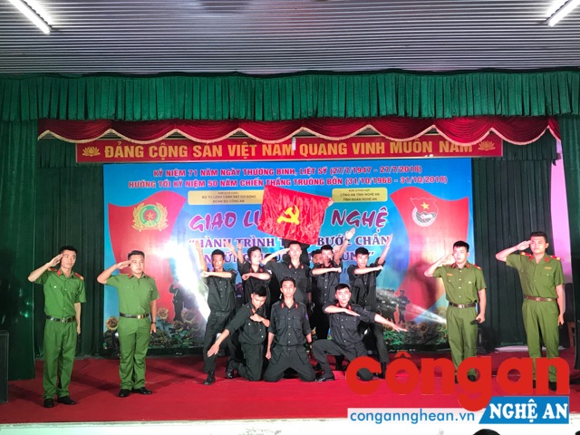 Đoàn thanh niên Bộ Tư lệnh CSCĐ mang đến những tiết mục được dàn dựng công phu