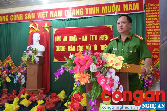Thượng tá Nguyễn Hồng Tuyến - Trưởng Công an huyện Anh Sơn chia sẻ những thiệt hại mà bà con phải gánh chịu sau cơn bão vừa qua