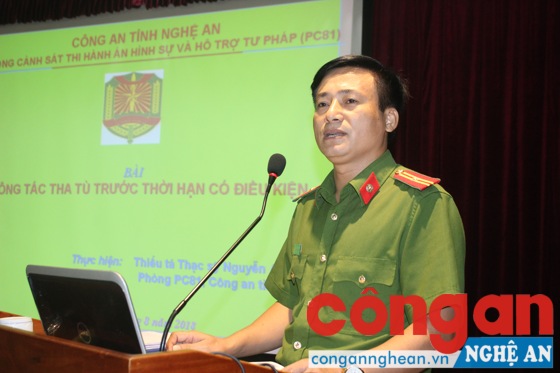 Thiếu tá – Thạc sĩ Nguyễn Anh Tuấn, Phòng PC81 trình bày nội dung tập huấn