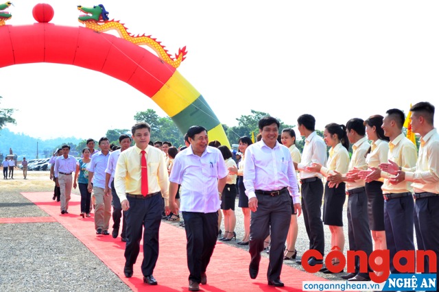 Chủ tịch UBND tỉnh Nguyễn Xuân Đường tham dự lễ khởi công Dự án cầu Hiếu II, TX Thái Hòa