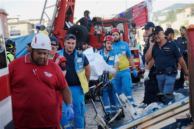 Văn phòng Công tố thành phố Genoa cho biết sẽ mở một cuộc điều tra hình sự để xác minh nguyên nhân gây nên vụ sập cầu. (Ảnh: Reuters)