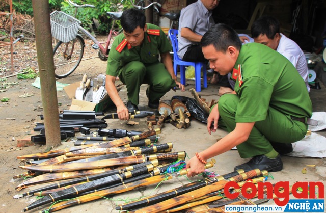 CBCS Đội Đặc doanh kiểm tra số vũ khí bị thu giữ