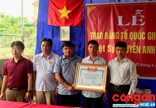 Lễ trao Bằng Tổ quốc ghi công cho liệt sỹ Nguyễn Anh Tuấn     