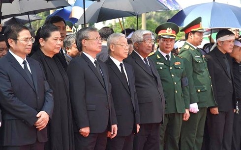 Các đồng chí Lãnh đạo, nguyên lãnh đạo Đảng, Nhà nước chuẩn bị làm lễ an táng cố Tổng bí thư Đỗ Mười.