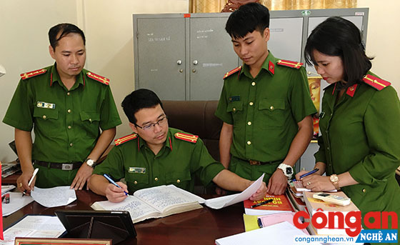Lãnh đạo Công an huyện Nghi Lộc duyệt kế hoạch phá án
