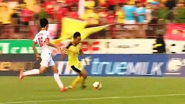 Hà Nội B (vàng) thất bại trước Nam Định ở loạt luân lưu (Ảnh cắt từ video)