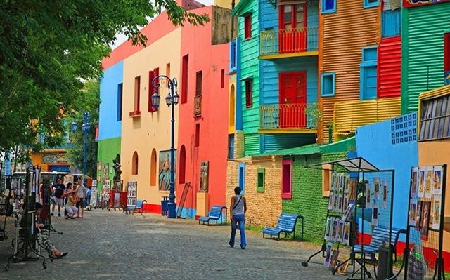 Những tòa nhà màu sắc vô cùng sặc sỡ tại Buenos Aires, Argentina.